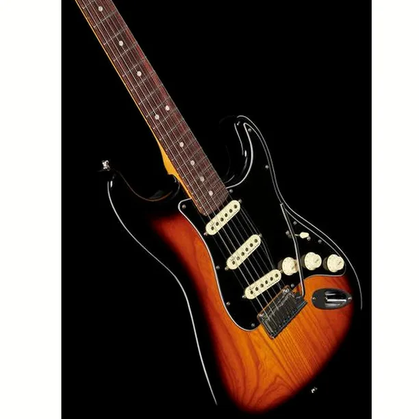Fender AM Ultra Luxe Strat RW 2CS – Elgitarr Recension